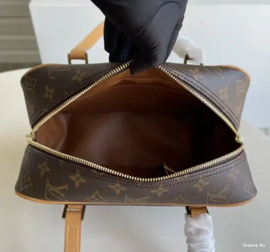 CITE LOUIS VUITTON 0531